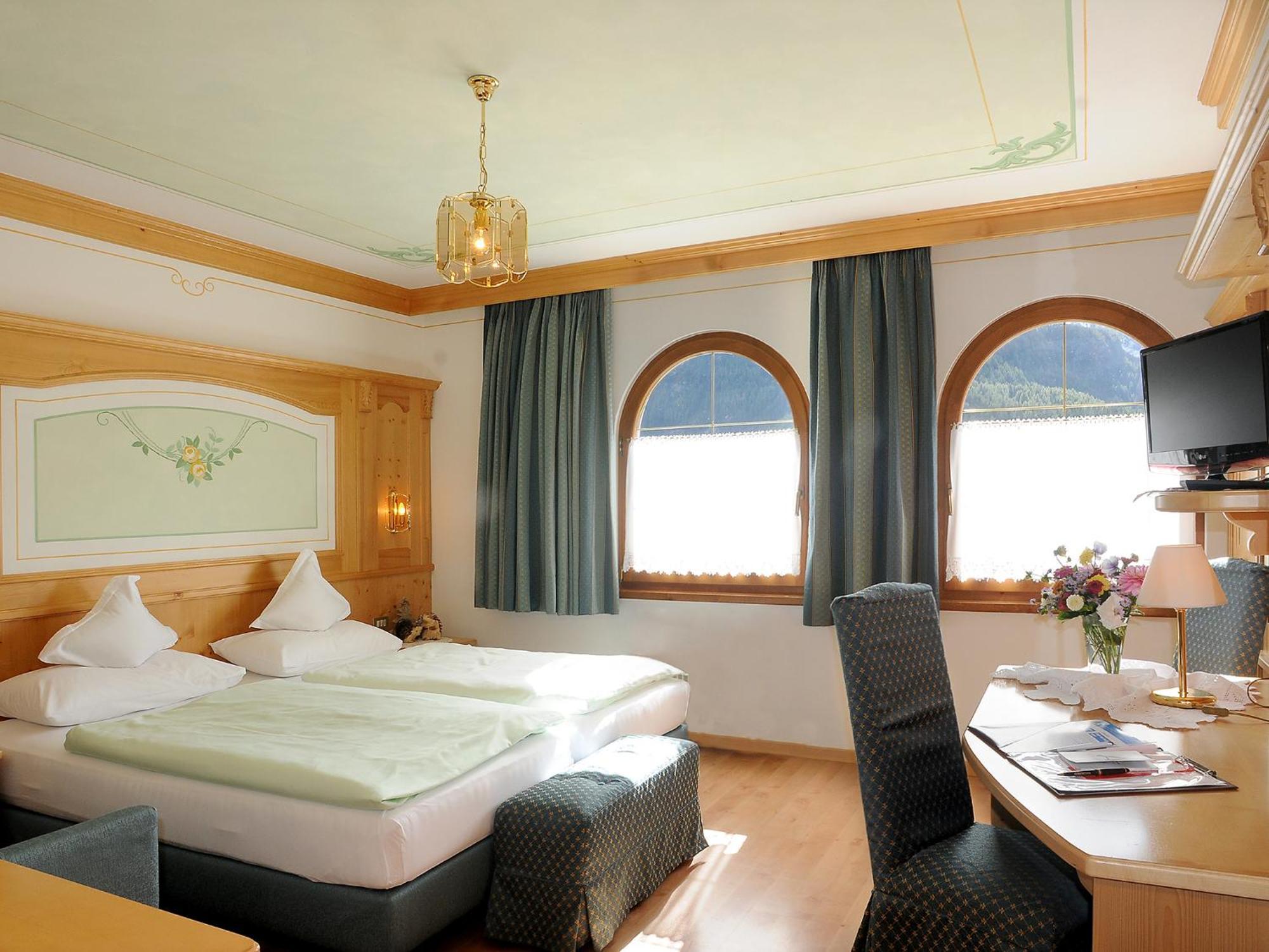 Cesa Padon 3*
